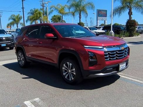 Used 2026 Chevrolet Equinox LT FWD image 2