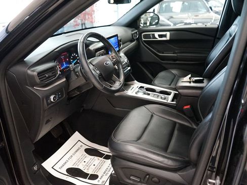 Used 2020 Ford Explorer XLT w/ Equipment Group 202A AWD/4WD image 25