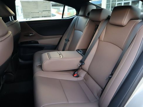 Used 2025 Lexus ES 350 w/ Premium Package image 33