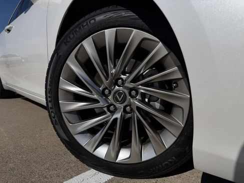 Used 2022 Lexus ES 350 Ultra Luxury w/ Accessory Package 2 image 10