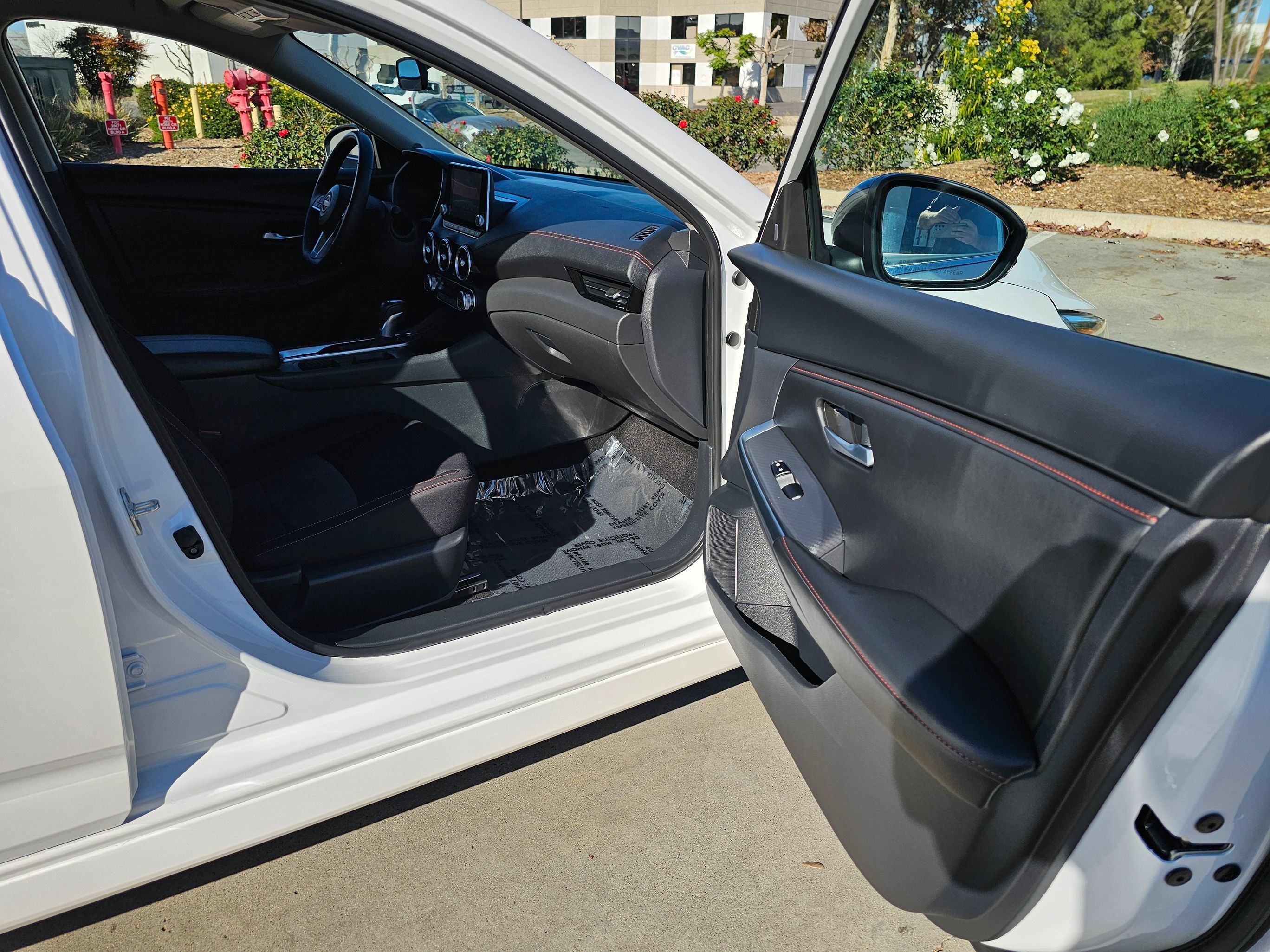 Used 2025 Nissan Sentra SR FWD image 28