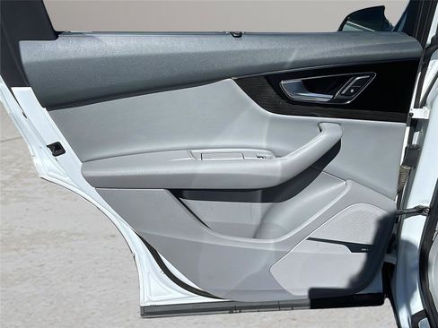 Used 2018 Audi Q7 3.0T Prestige w/ Prestige Package image 17