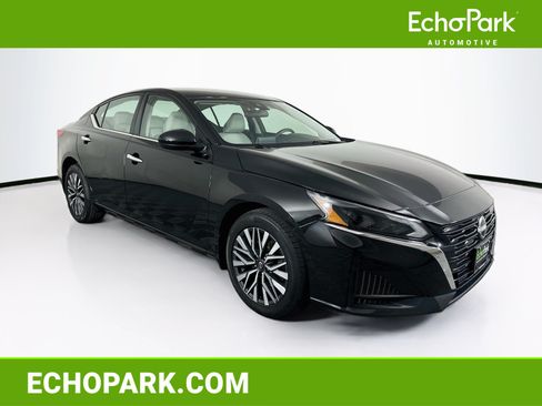Used 2023 Nissan Altima 2.5 SV AWD/4WD image 1