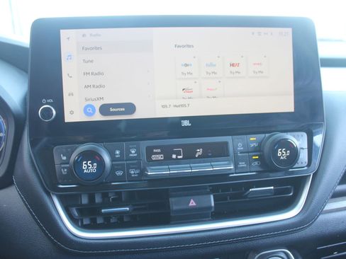 Used 2024 Toyota Grand Highlander AWD image 9