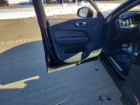 Used 2022 Volvo XC60 T8 R-Design w/ Advanced Package image 17