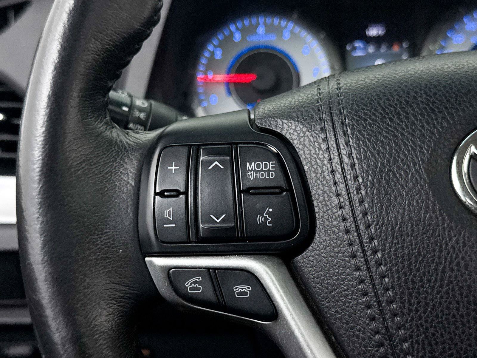 Used 2017 Toyota Sienna SE Premium FWD image 24