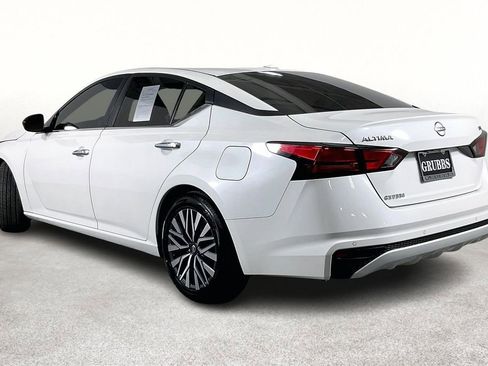 Used 2024 Nissan Altima 2.5 SV image 17