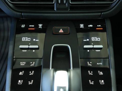Certified 2025 Porsche Macan AWD/4WD image 21