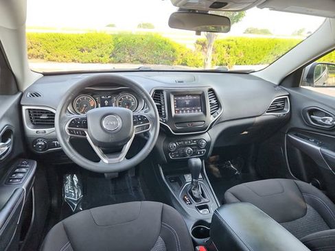 Used 2019 Jeep Cherokee Latitude w/ Popular Appearance Group FWD image 30