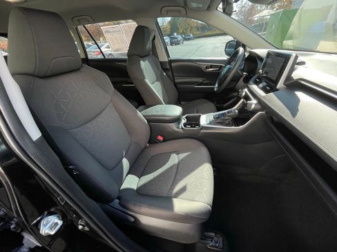 Used 2024 Toyota RAV4 Woodland Edition image 33