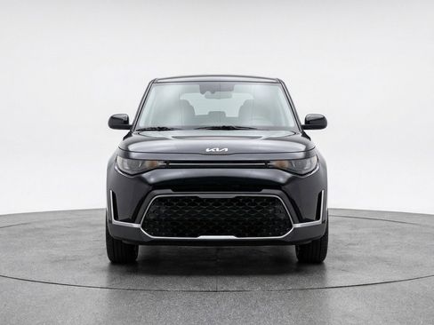 Used 2025 Kia Soul LX w/ LX Technology Package image 2