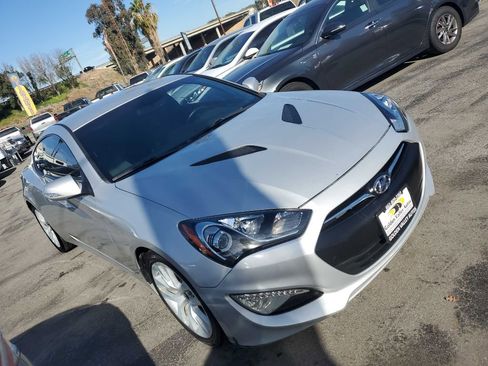 Used 2015 Hyundai Genesis 3.8 image 9