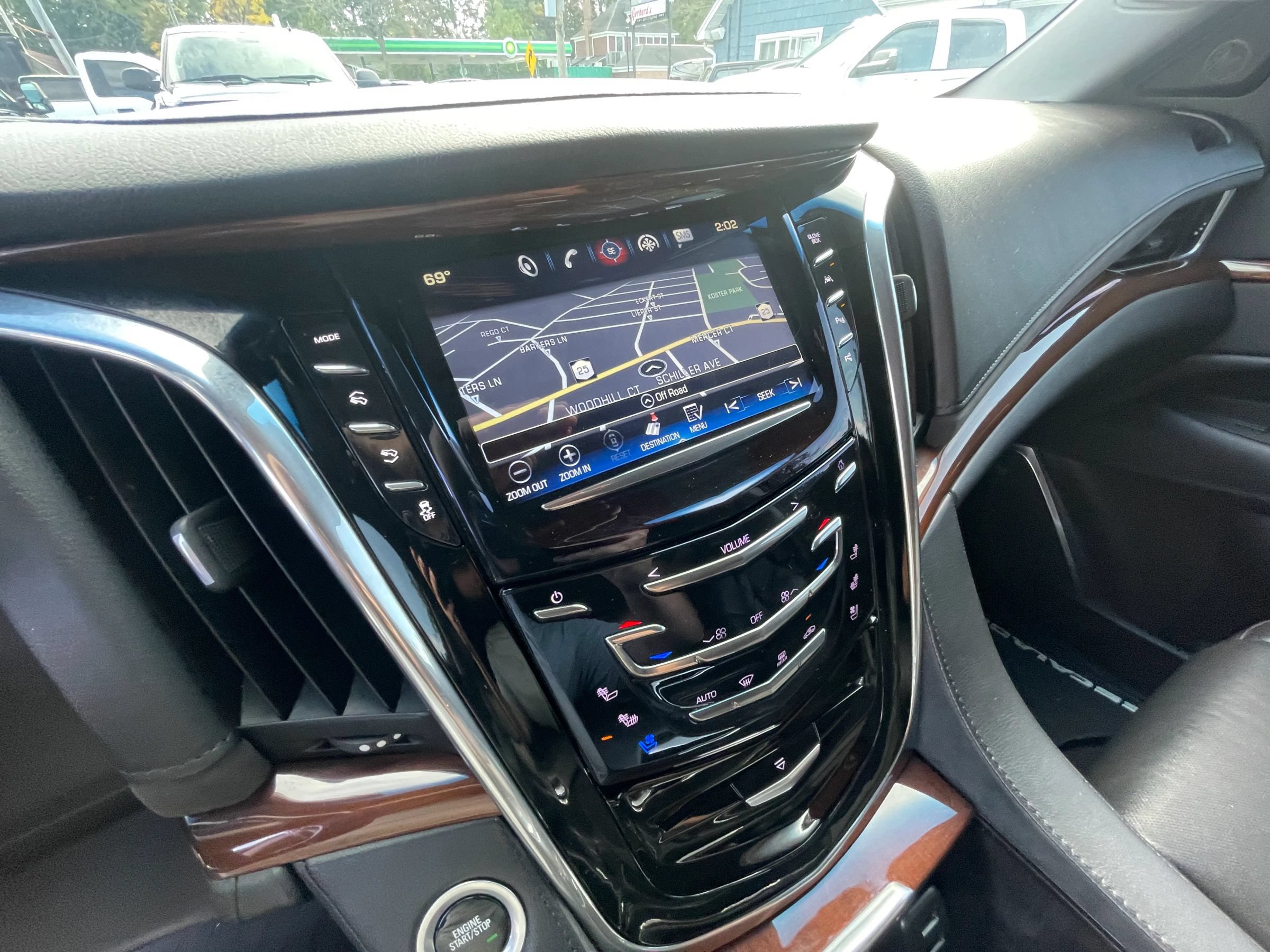 Used 2019 Cadillac Escalade Luxury AWD/4WD image 12