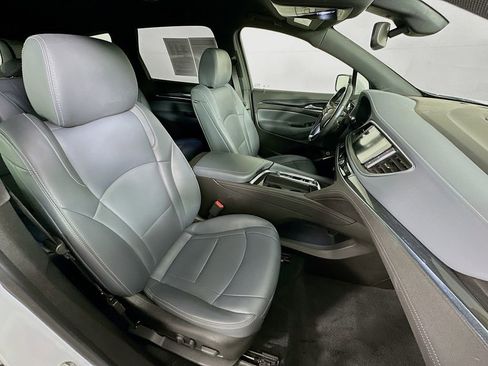 Used 2022 Buick Enclave Essence image 36