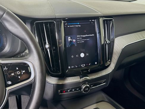 Used 2025 Volvo XC60 B5 Plus image 18