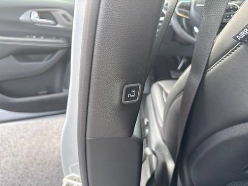 New 2026 Chrysler Pacifica Select AWD/4WD image 37