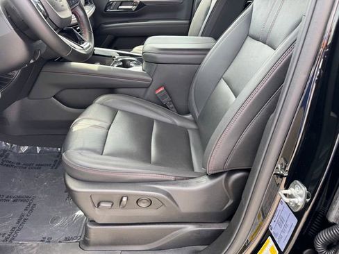 Used 2025 Chevrolet Suburban RST AWD/4WD image 17