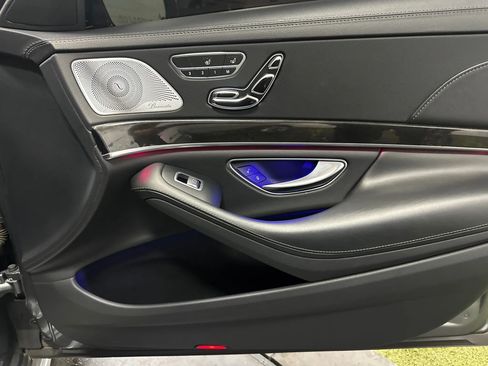 Used 2018 Mercedes-Benz S 560 Sedan image 25