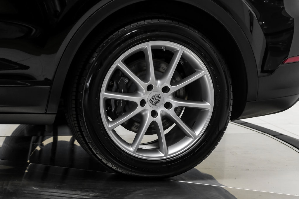 Used 2024 Porsche Cayenne AWD/4WD image 60