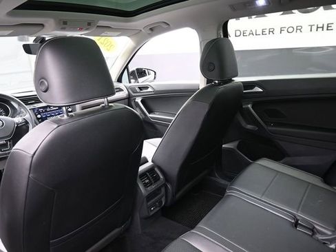 Used 2021 Volkswagen Tiguan SE w/ Panoramic Sunroof Package image 24