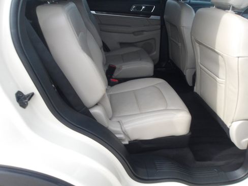 Used 2018 Ford Explorer Limited w/ Equipment Group 301A image 8