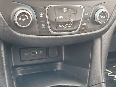 Used 2020 Chevrolet Equinox LT image 20