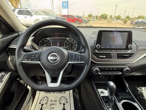 Used 2023 Nissan Altima 2.5 SV image 16