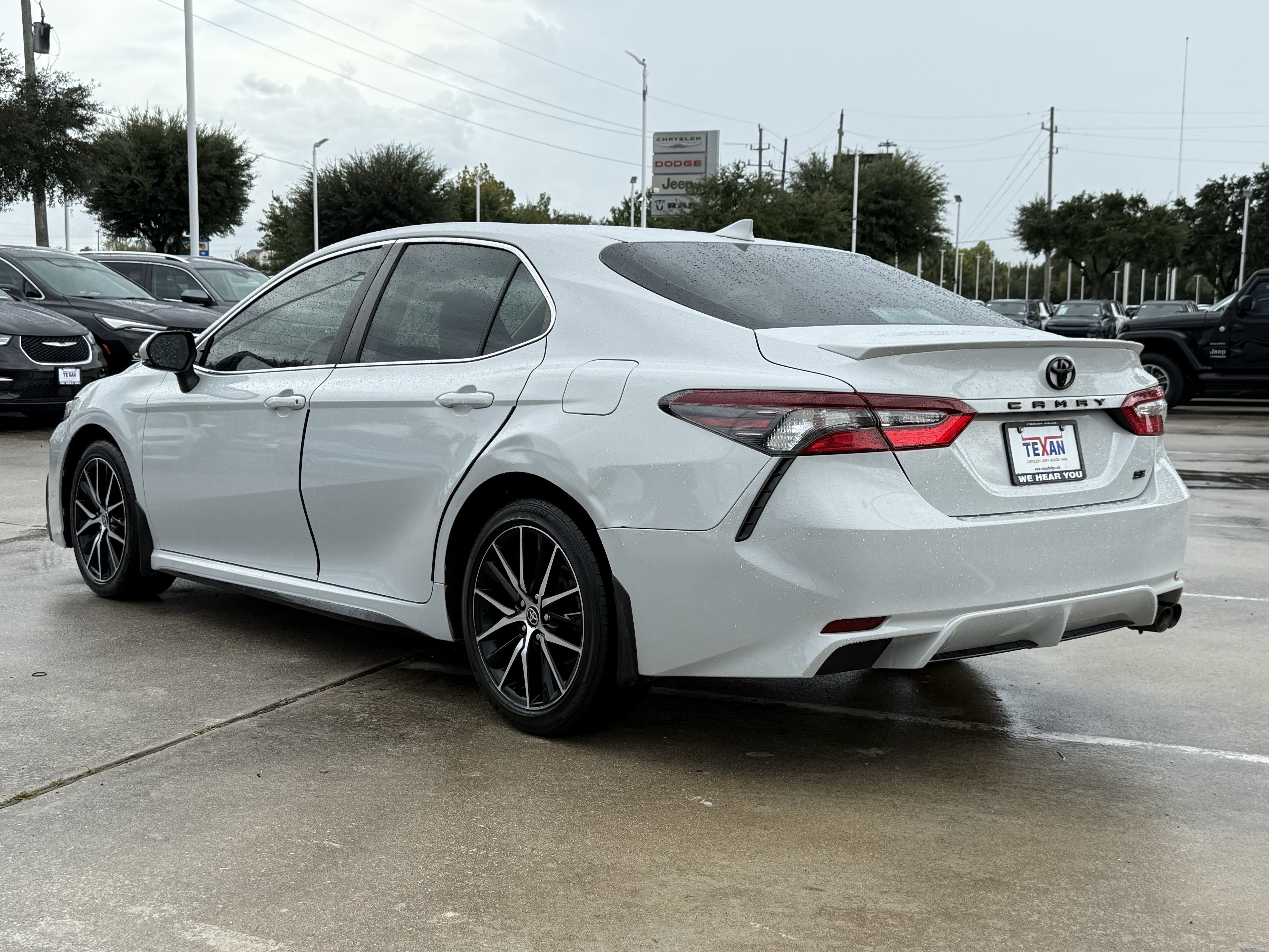 Used 2023 Toyota Camry SE FWD image 7