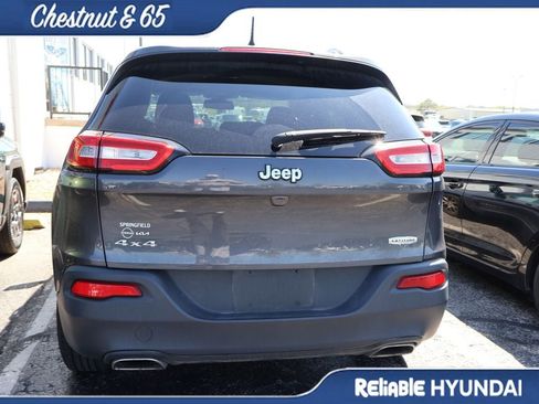Used 2017 Jeep Cherokee Latitude w/ Cold Weather Group image 20