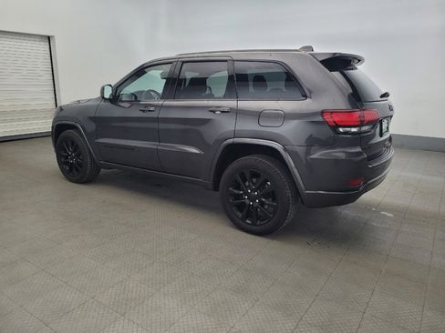 Used 2018 Jeep Grand Cherokee Altitude image 3