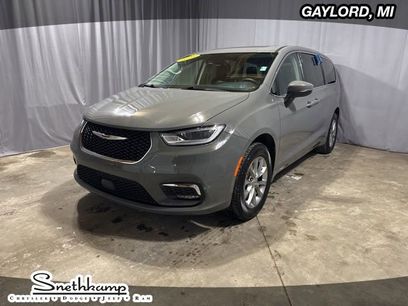 Used 2023 Chrysler Pacifica Touring-L