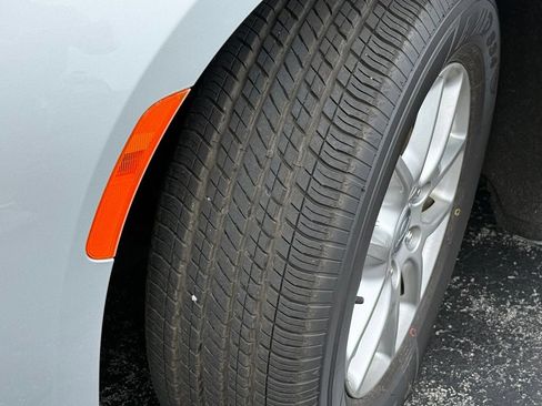Used 2024 Chrysler Pacifica Touring-L FWD image 11