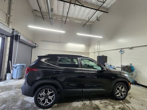 Used 2021 Kia Seltos EX image 8