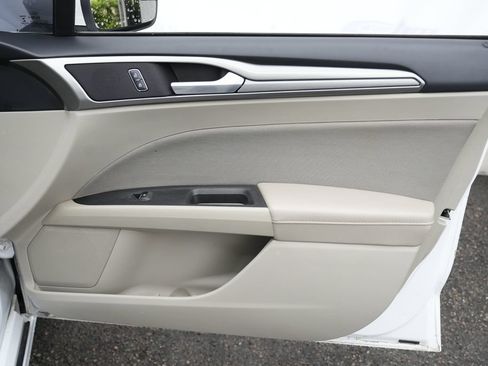 Used 2018 Ford Fusion SE FWD image 33
