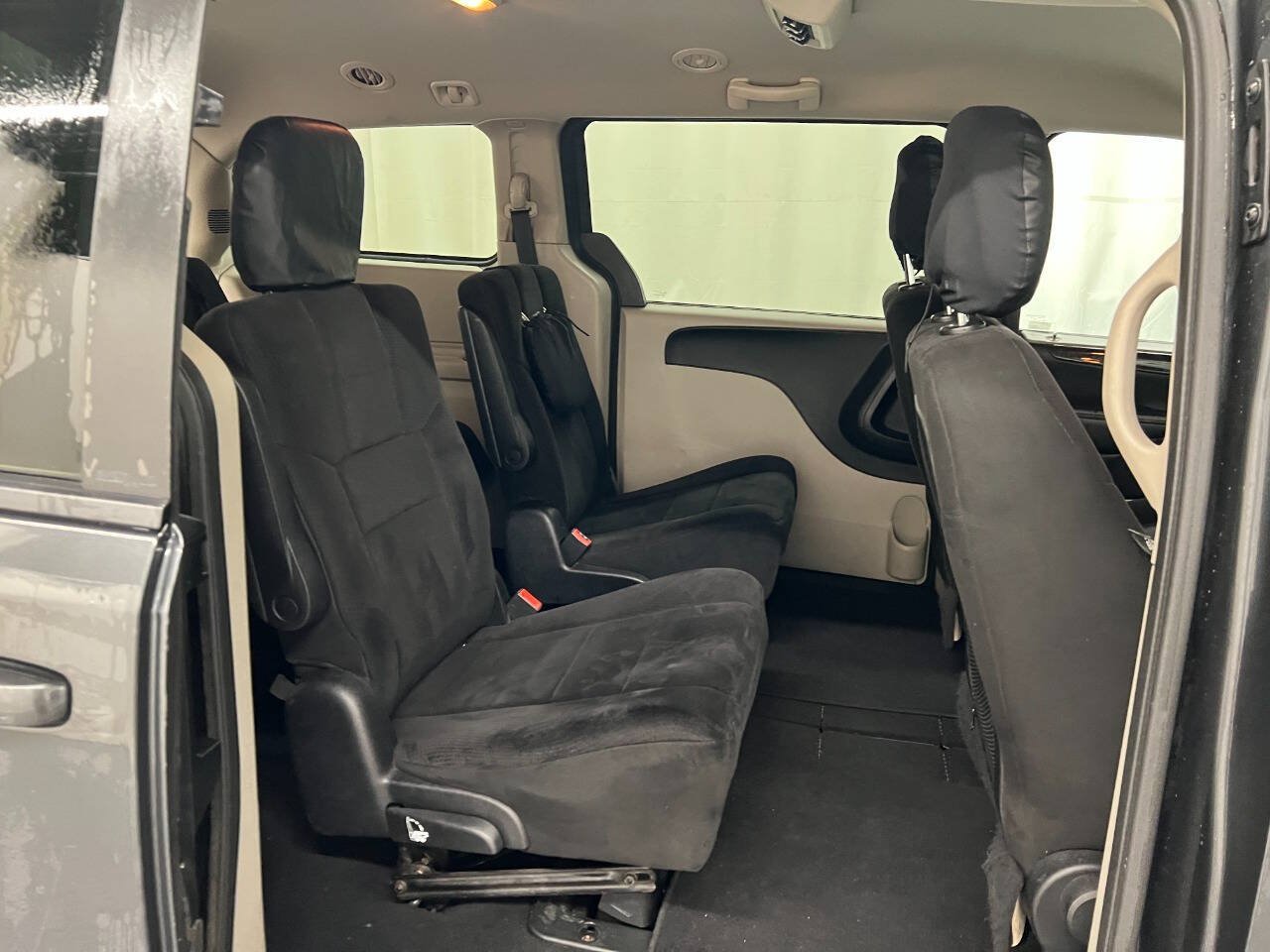 Used 2011 Dodge Grand Caravan Express FWD image 11