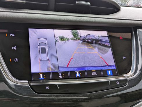 Used 2023 Cadillac XT6 Premium Luxury w/ Technology Package FWD image 21