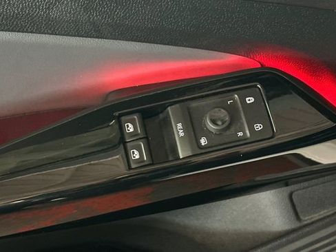 Used 2022 Volkswagen ID.4 Pro image 13