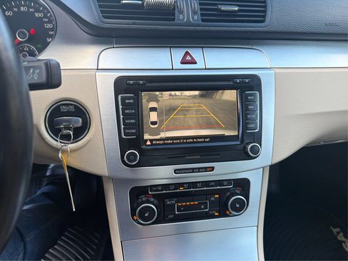Used 2010 Volkswagen CC Luxury FWD image 30