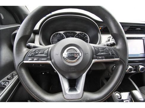 Used 2020 Nissan Kicks S image 7