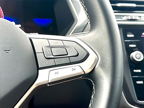 Used 2024 Volkswagen Tiguan SE image 28