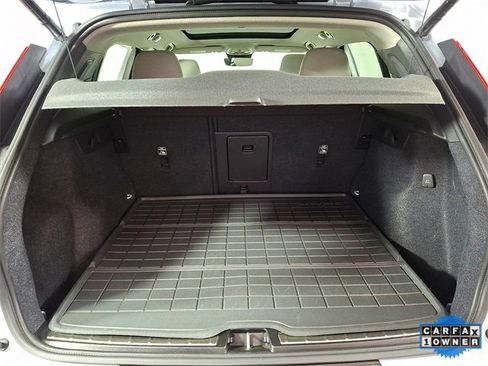 Used 2024 Volvo XC40 B5 Ultimate w/ Protection Package Premier image 28