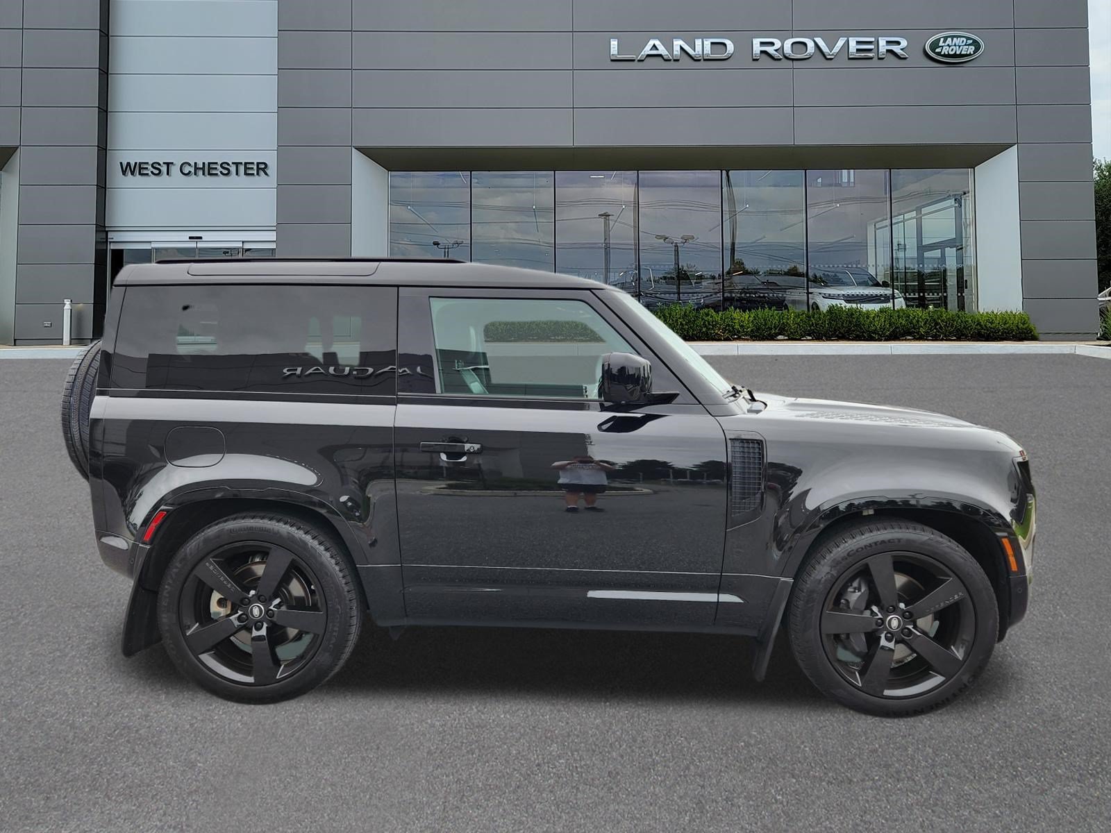 Used 2024 Land Rover Defender 90 X-Dynamic SE AWD/4WD image 6