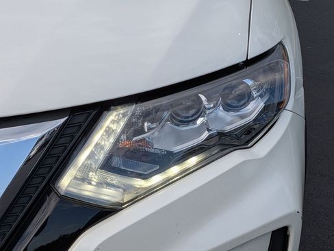 Used 2020 Nissan Rogue SL w/ Premium Package image 6