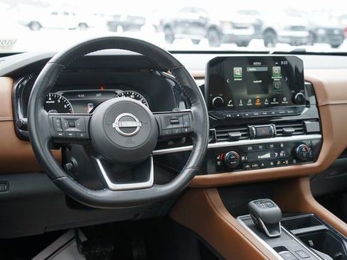 Used 2022 Nissan Pathfinder Platinum image 11