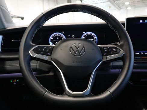 Used 2025 Volkswagen Tiguan SE image 15