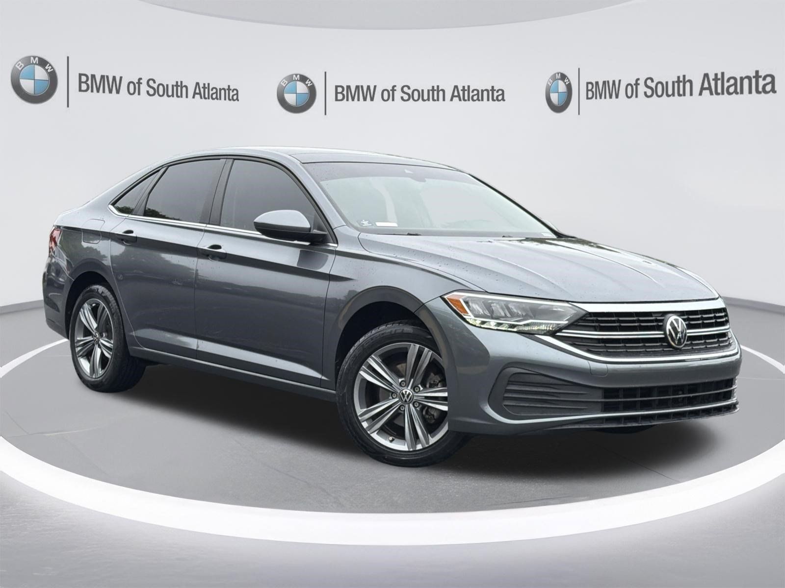 Used 2023 Volkswagen Jetta SE FWD image 2