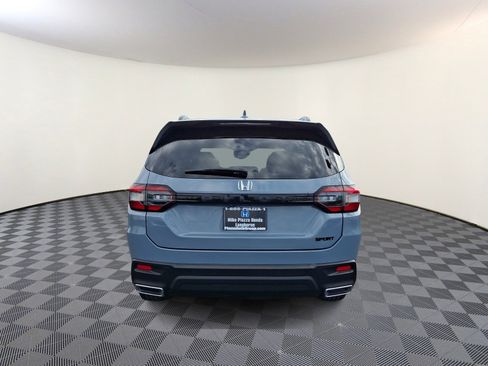 Used 2025 Honda Pilot Sport image 6