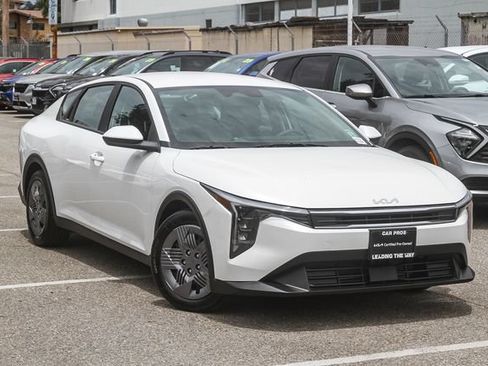 Certified 2025 Kia K4 FWD image 2