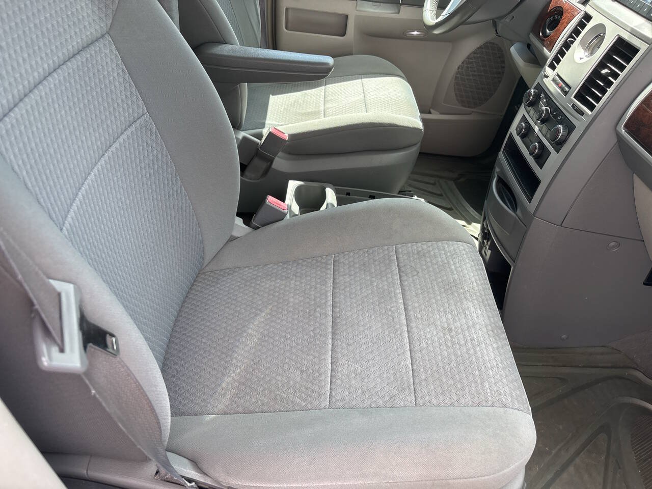 Used 2010 Chrysler Town & Country Touring FWD image 6