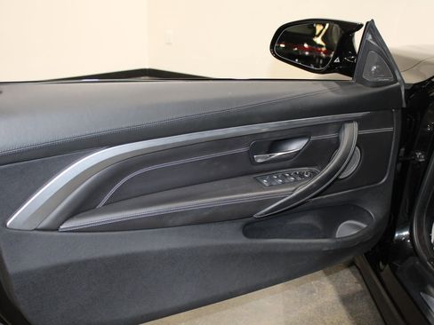 Used 2017 BMW M4 Convertible image 25